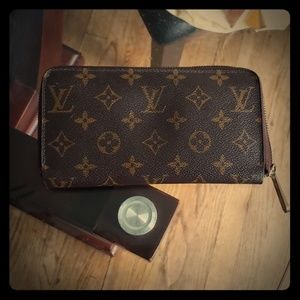 Louis Vuitton Zippy Wallet SOLD